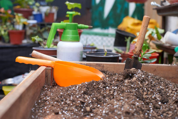 soil garden scoop